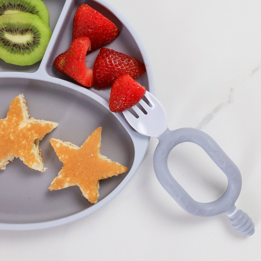 A Bibado weaning plate and Sporkit cutlery set with a child&rsquo;s meal